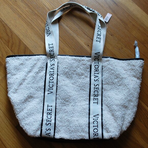 Victoria's Secret Cozy Plush Sherpa Large Winter White Tote Bag 2023 Logo NWT - Picture 4 of 5